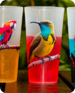 Copo personalizado com acabamento polido, totalmente feito no Brasil.