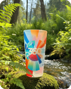 Copo personalizado com acabamento polido, totalmente feito no Brasil.