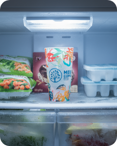 Copo personalizado com acabamento polido, totalmente feito no Brasil.